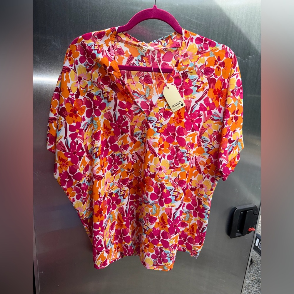 JODIFL Vibrant Floral V-Neck Top in Magenta, Orange & Yellow NWT size small
